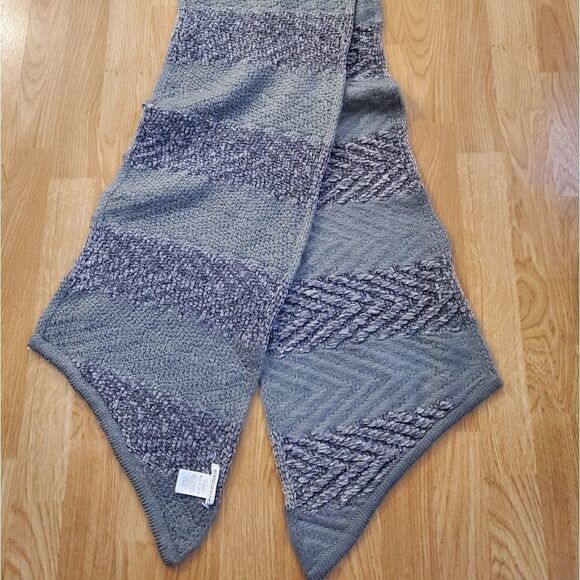 Rebecca Minkoff Blocked Yarn Muffler Scarf - Picture 10 of 13